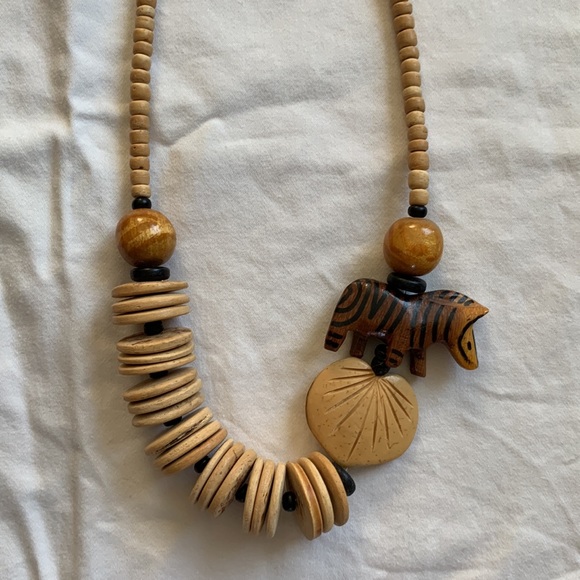 VINTAGE⚜️Wooden Beaded Carved Animal Necklaces - Picture 3 of 5